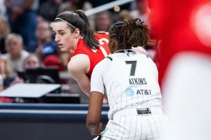 CAITLIN CLARK FIGHTS 🏀 WITH ANGEL REESE AFTER FOUL