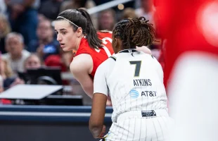 CAITLIN CLARK FIGHTS 🏀 WITH ANGEL REESE AFTER FOUL
