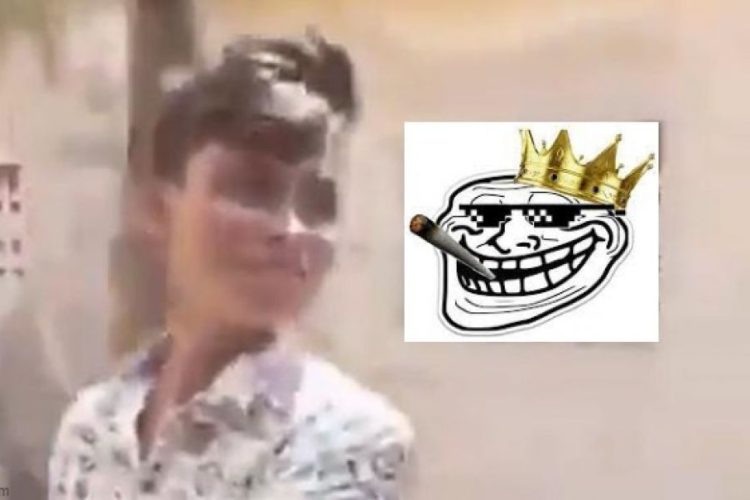 KEEP HANDS, ARMS [AND ASS] 🚂 INSIDE TRAIN AT ALL TIMES❗