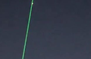 THIS DUDE DECIDED TO SHINE A LASER AT THE UAP 🧐🤔🛸🛸🛸 AND BACKUP ARRIVED❗