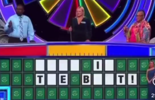 RITE IN THE BUTT⁉️ [ONE OF THE MOST EPIC FAILS ON WHEEL OF FORTUNE]