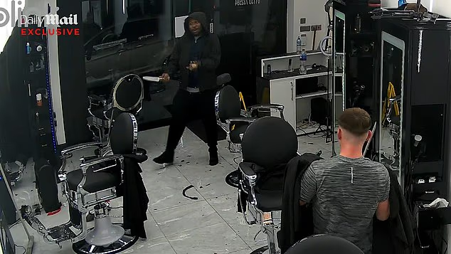 LONDONISTAN LUNACY 🔪 KNIFEMAN STABS 11 PLUS 14 YEAR OLD BOY IN PETERBOROUGH