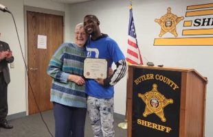 THUG STEALS 87 YEAR OLD WOMAN'S PURSE 👜 EARNS A BTFO❗