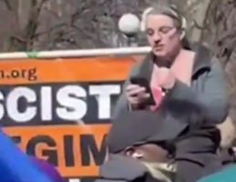 TRY NOT TO LAUGH AT THIS GUY ⚧ PRETENDING TO BE A WOMAN AT A WOMAN'S MARCH