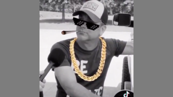 THIS MAN DOESN'T CALL 911 IN AN EMERGENCY 📲 HE CALLS 811❗