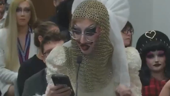 DRAG QUEEN DEMANDS FOR ARIZONA LAWMAKERS TO REJECT BILL ⚧ THAT MAKES A FELONY TO PERFORM FOR MINORS