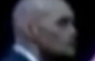 REPTILIAN GUARD 🦎 AT THE BATHHOUSE BARRY WHITE HOUSE⁉️ 👀 CONSPIRACY OR CAMERA GLITCH❓