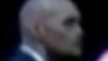 REPTILIAN GUARD 🦎 AT THE BATHHOUSE BARRY WHITE HOUSE⁉️ 👀 CONSPIRACY OR CAMERA GLITCH❓