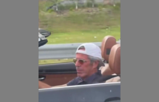 THE INTERNET IS FREAKING OUT AFTER THIS MAN WAS SPOTTED DRIVING IN SOUTH FLORIDA❗