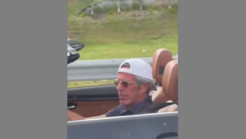 THE INTERNET IS FREAKING OUT AFTER THIS MAN WAS SPOTTED DRIVING IN SOUTH FLORIDA❗