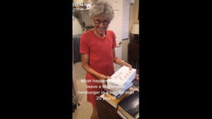 WOMAN OPENS 24-YEAR-OLD MCDONALD’S PRODUCTS 🍔🍟 THEY STILL HAVEN’T ROTTED❗