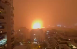 IRANIAN MISSILE STRIKING THE CENTRAL ISRAELI CITY OF PETAH TIKVA DURING PASSOVER 🚀 OY TO THE VEY❗