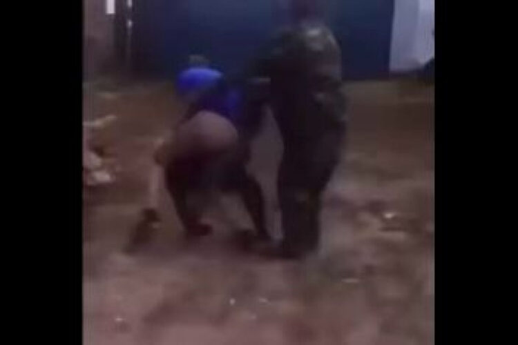 A PACK OF 4 BLACKS JUMP A LONE WHITE GUY 🥊 AND FIND OUT IT WAS BETTER NOT TO [FAFO]❗