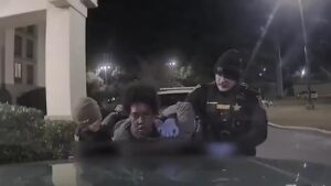 WOMAN ASKED TO LEAVE HOTEL BUT INSTEAD DECIDED TO FIGHT TO STAY❗