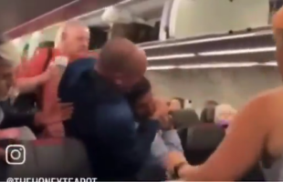 THIS IS THE ONLY WAY TO DEAL WITH UNRULY PASSENGERS 🥊 JUST BE BURLY AND WIELD A NASTY CHOKEHOLD