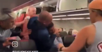 THIS IS THE ONLY WAY TO DEAL WITH UNRULY PASSENGERS 🥊 JUST BE BURLY AND WIELD A NASTY CHOKEHOLD