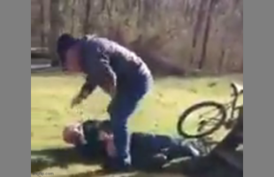DAD CATCHES A REGISTERED SEX OFFENDER 🔞 IN HIS YARD TALKING TO HIS 6 YEAR OLD DAUGHTER AND FRIENDS❗